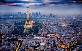 VOYAGE A PARIS 5B et 5C Les élèves sont biens arrivés à Paris ce matin. Ils étaient aux Champs Elysées à 11h et il ne pleuvait pas!