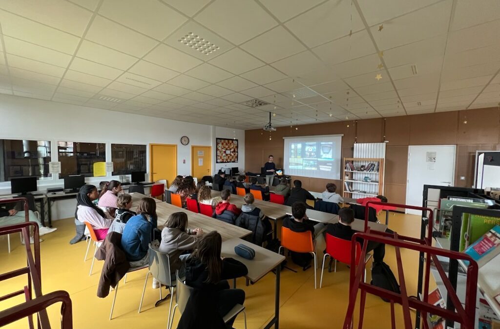 Présentation de la sécurité dans les bus pour les élèves du niveau 5e dans le cadre de la préparation à l’ASSR 1